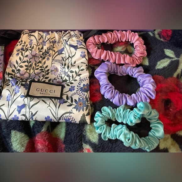 Authentic Gucci Pouch With Hairbows - Picture 1 of 1